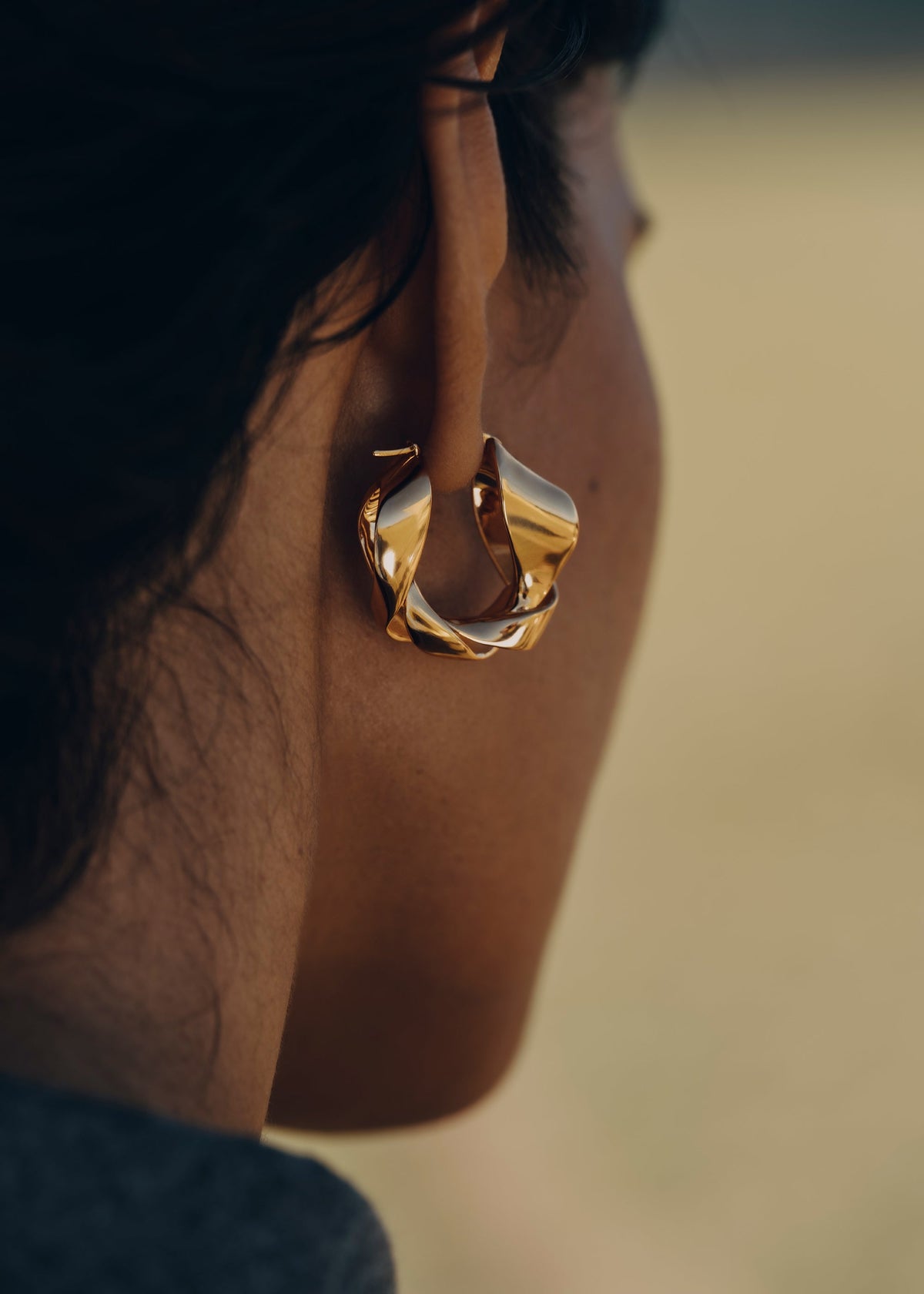 Éole Wavy Hoop Earrings - 24 carat gold-gilded