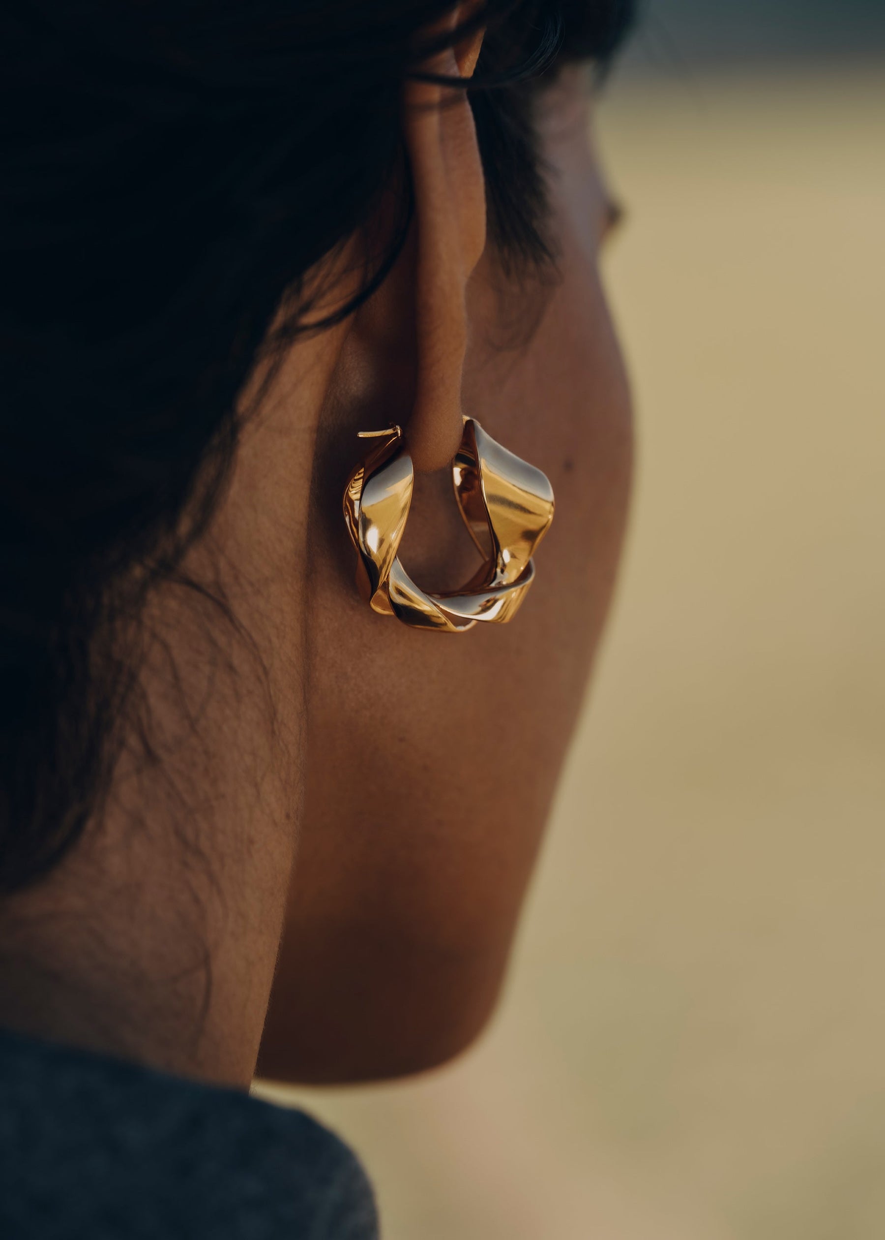 Éole Wavy Hoop Earrings - 24 carat gold-gilded