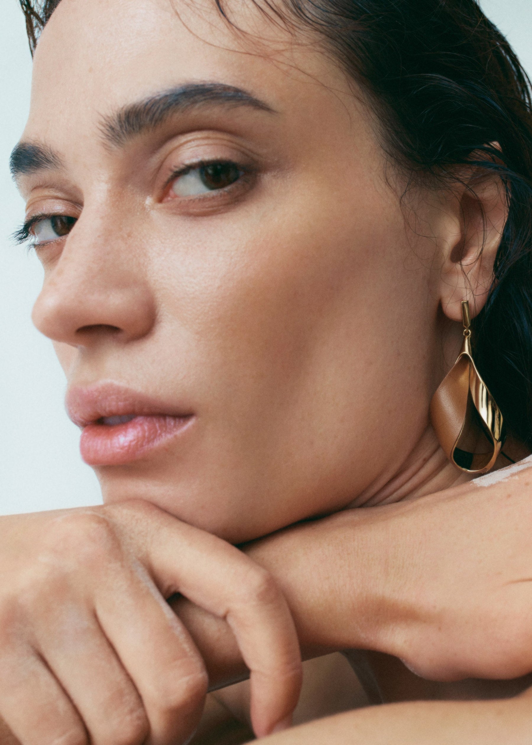 Ormé Pendant Earrings - Gold Gilded with Camel Leather